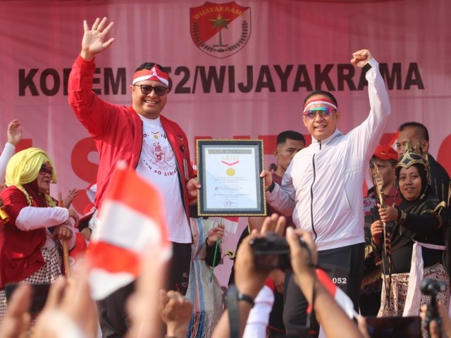 Semarak Jalan Santai Ceria Bersama Korem 052/Wkr Pecahkan Rekor Muri