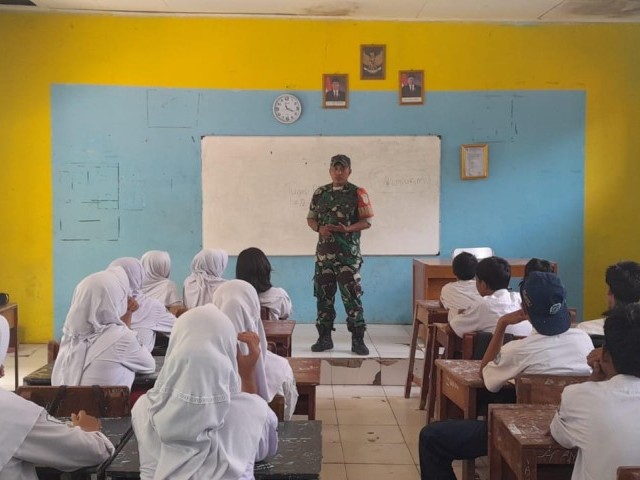 Babinsa Desa Srijaya Berikan Motivasi Kepada Generasi Muda Untuk Tingkatkan Prestasi Belajar
