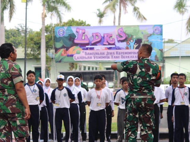 SMPN 95 Jakarta Melaksanakan Latihan Dasar Kepemimpinan di Batalyon Arhanud 6/BAY