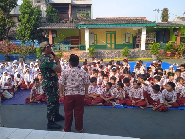 Babinsa Koramil 08/Jagakarsa Berikan Materi Penguatan Karakter Pelajar Pancasila