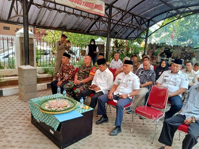 Danramil 06/Cempaka Putih Hadiri Peletekan Batu Pertama Pembangunan Mushola di Kantor Kelurahan Cempaka Putih Timur