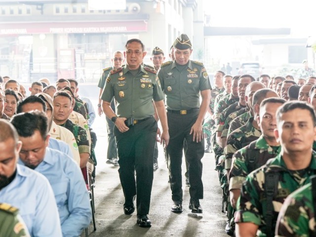 Jam Komandan, Danrem 052/Wkr Sampaikan Pesan Mendalam Kepada Prajuritnya