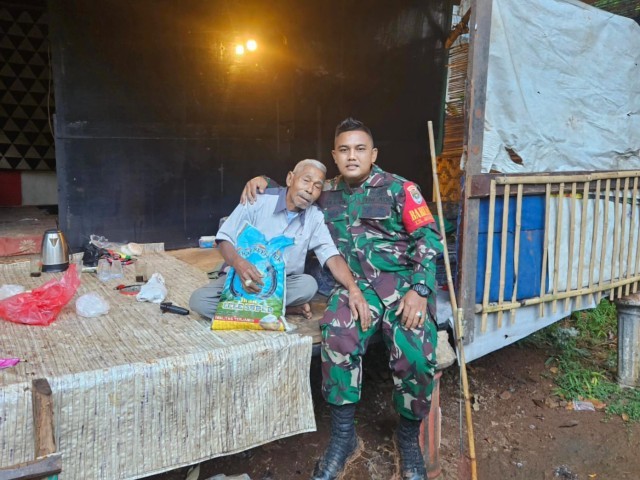Kepedulian dan Perhatian Babinsa Jatiraden, Hadir Berikan Bantuan Kepada Warga Kurang Mampu