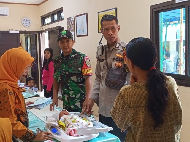 Babinsa Koramil 07/Kemayoran Laksanakan Pendampingan Posyandu Balita dan Lansia