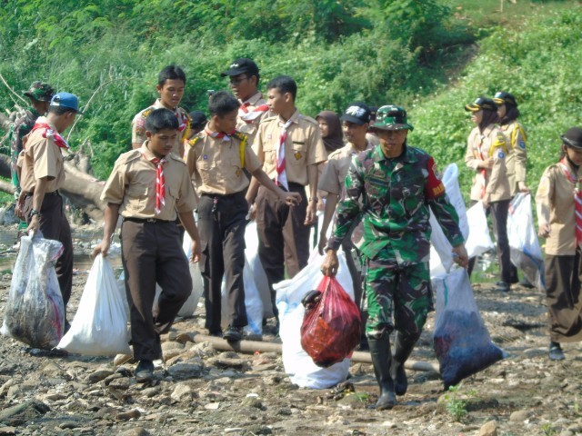 Karya Bakti Sambut HUT TNI Ke-79, Dandim 0509/Kab.Bekasi Fokus Antisipasi Musim Hujan di Kali Jambe