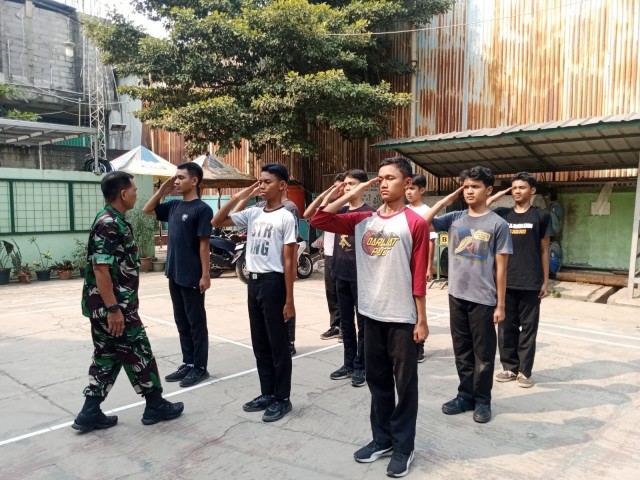 Babinsa Koramil 02/Curug Latih PBB SMAN 3 Kadu Jaya