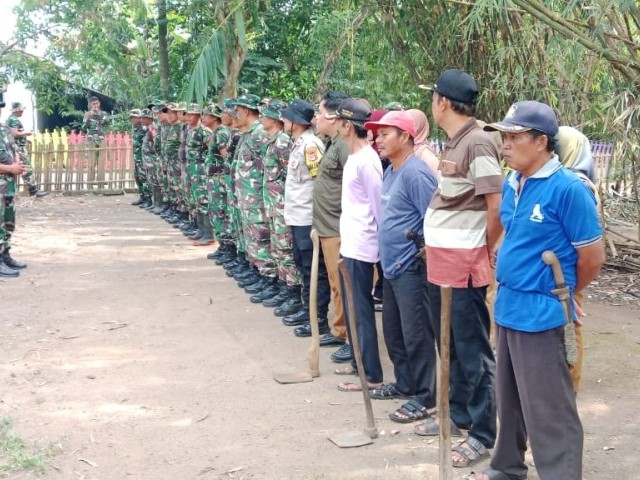 Kampung Serdang Jadi Sasaran Karya Bakti Kodim 0510/Tigaraksa Peringati HUT Ke-79 TNI