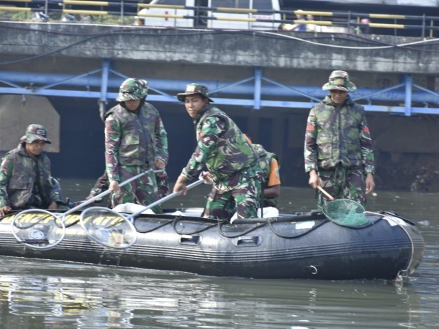 Dandim 0501/Jakarta Pusat : 2.500 Orang Olahraga Bersih-Bersih Ciptakan Ciliwung Bening
