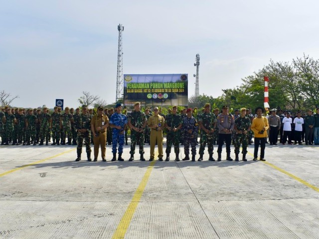 Memperingati HUT Arhanud TNI AD ke-78, Danmenarhanud 1/F Laksanakan Penanaman Pohon Mangrove