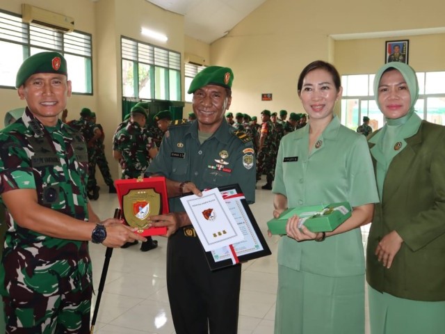 Dandim 0504/Jakarta Selatan Pimpin Acara Sertijab dan Pelepasan Purna Bhakti