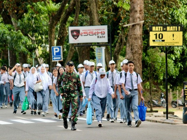 Siswa-Siswi SMK Kartika X-2 Laksanakan LDKS di Resimen Arhanud 1/F