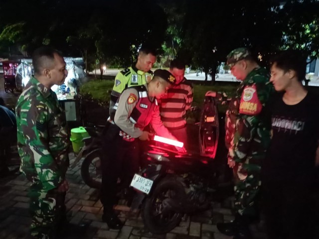 Babinsa Koramil 2/Curug Ikuti Patroli Gabungan 3 Pilar Antisipasi Kejahatan Jalanan