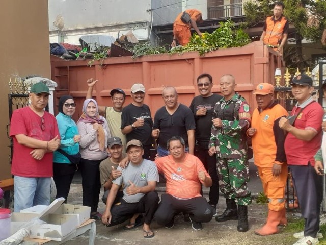 Pelihara Lingkungan Bersih, Koramil 02/Matraman Giat Karya Bhakti
