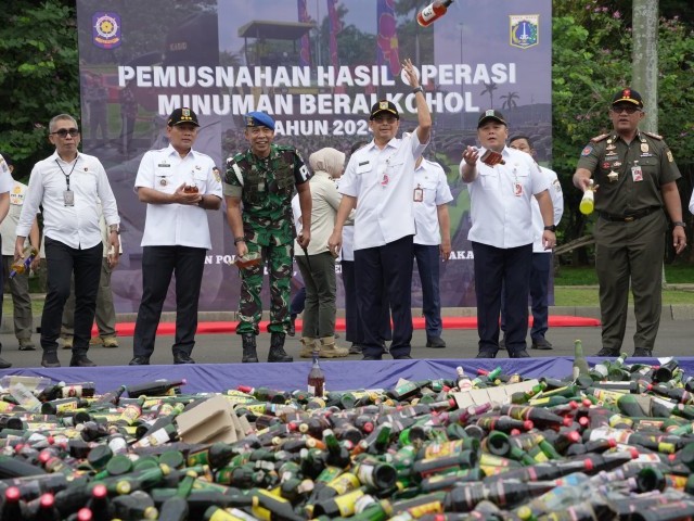 Danpomdam Jaya Hadiri Acara Pemusnahan Hasil Operasi Minuman Beralkohol