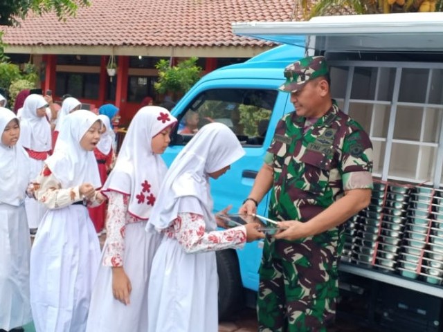 Badan Gizi Nasional bersama Kodim 0505/JT Simulasikan Makan Bergizi Gratis