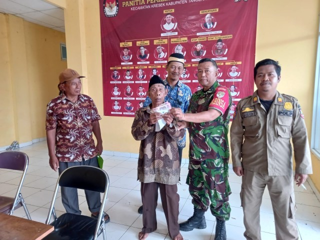 PLH Danramil 07/Kresek Monitoring Pembagian PKH Triwulan III Dan IV