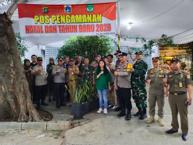 Bersama Tiga Pilar, Babinsa Koramil 05/KJ Monitoring Pengamanan Ibadah Perayaan Malam Natal 2024