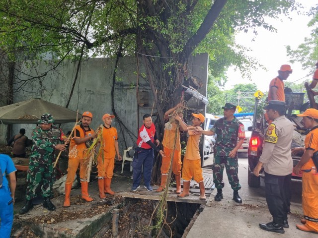 Koramil 02/SB Melaksanakan Kegiatan Grebek Lumpur Bersama  Tiga Pilar