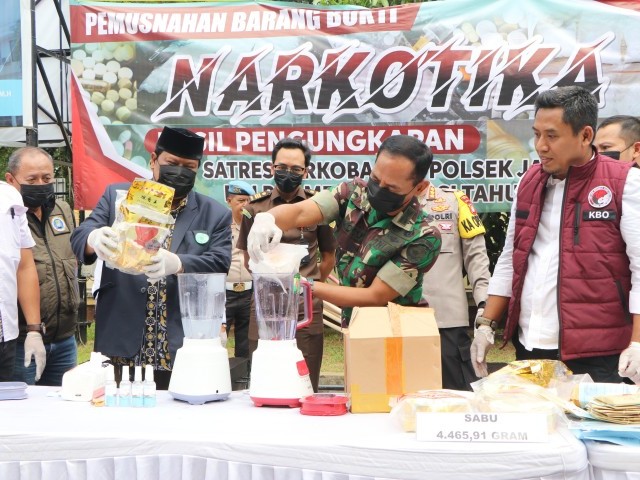 Kasdim 0509/Kab.Bekasi Hadiri Pemusnahan Barang Bukti Narkotika di Mapolrestro Bekasi