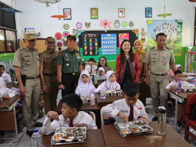 5972 Porsi Makan Bergizi Gratis Diberikan Kepada Peserta Didik di Jakarta Selatan