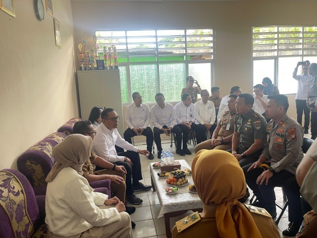 Dandim 0506/Tangerang Dampingi Wamen Investasi dan Hilirisasi Tinjau Makan Bergizi Gratis