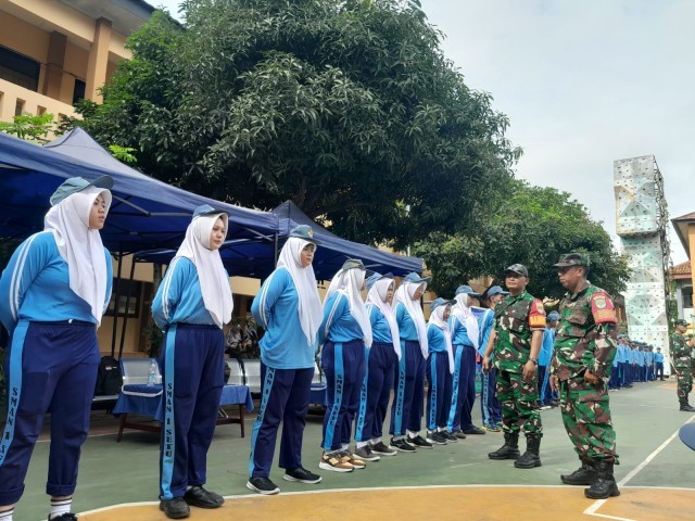 Babinsa Koramil 06/Setu Hadiri Pembinaan Karakter di SMAN 1 Setu