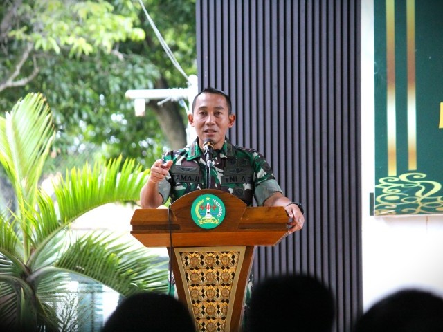 Danmenarhanud 1/F Berikan Jam Komandan, Tekankan Prajurit Agar Semangat Berlatih