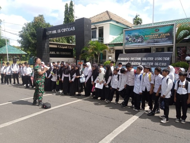 Koramil 06/CBD Terima Kunjungan Siswa SDN Prapat 1