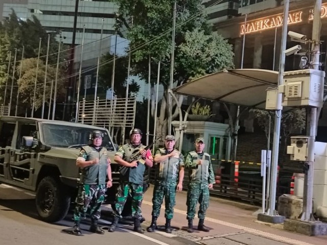 Ciptakan Kondusifitas di Bulan Ramadhan Babinsa Koramil 02/SB Laksanakan Patroli Keamanan Menggunakan Mobil Maung 
