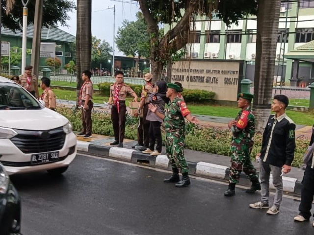 Berkah Ramadhan, Kodim 0505/Jakarta Timur Bersama Pramuka Saka Wira Kartika Bagikan Takjil