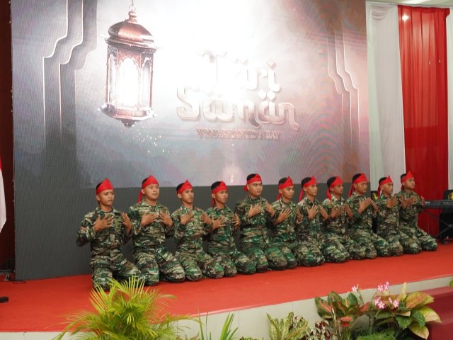 Seni Tradisional Tari Saman Menggugah Semangat Acara Buka Puasa Bersama Pangdam Jaya