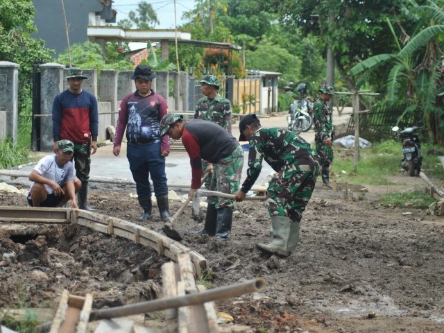 Satgas TMMD Ke-123 Percepat Pembuatan Gorong-Gorong