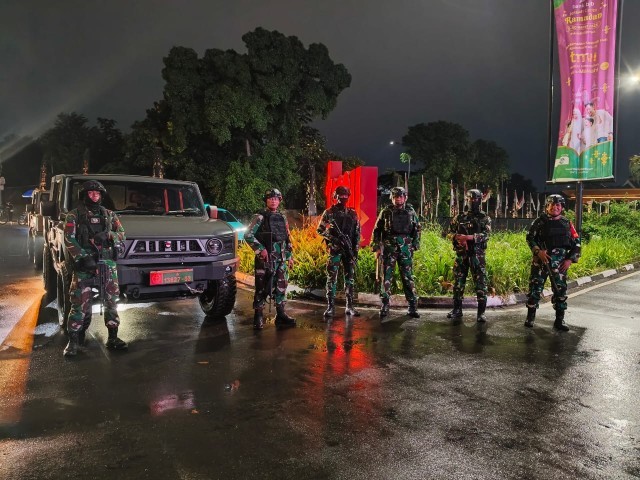 Ciptakan Kondusif Wilayah, Koramil 07/Cipayung Gelar Patroli Malam