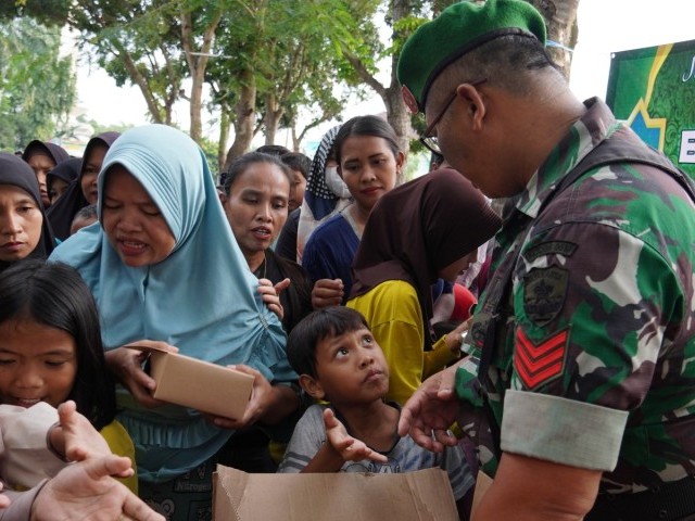 Kodim Tigaraksa Tebar Kebaikan Ramadan dengan Takjil Gratis