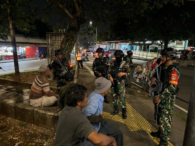 Patroli Malam Koramil 03/Pasar Rebo, Ciracas Pelihara Kondusifitas Wilayah