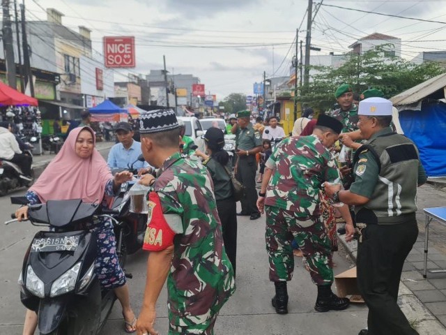 Berbagi Takjil Serentak, Koramil 06/Cbd Tebar Takjil 200 Bungkus