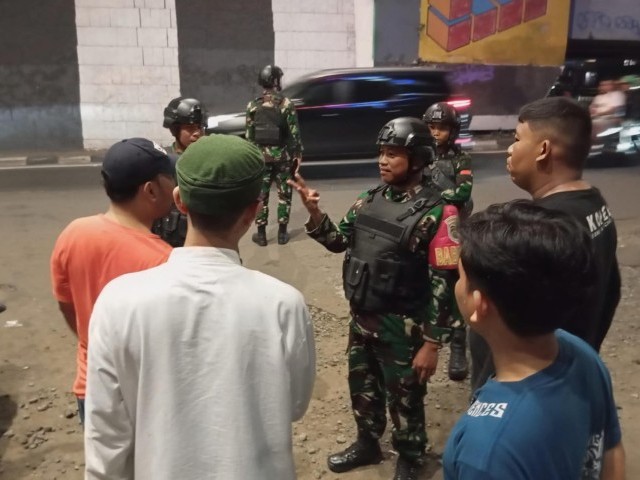 Ciptakan Rasa Aman dan Nyaman, Koramil 03/Grogol Petamburan Gelar Patroli Mobile dan Pantau Arus Pemudik