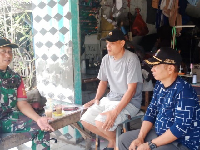 Jalin Silaturahmi Pasca Lebaran, Babinsa Koramil Sepatan Lakukan Komsos