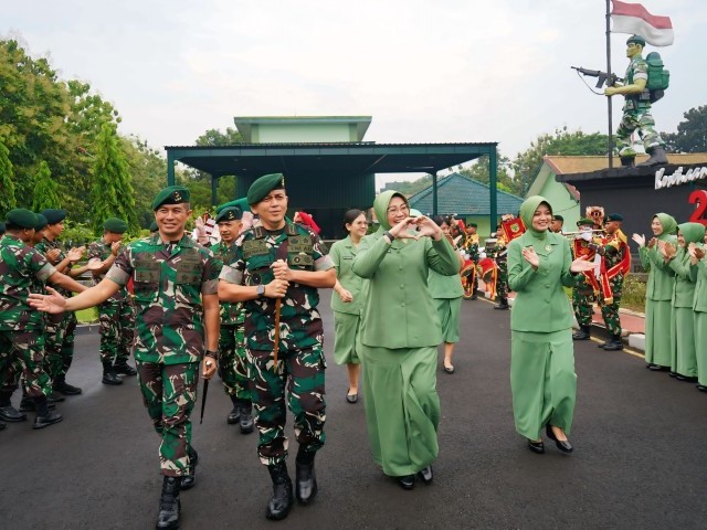 Temu Pamit Danbrigif 1/Jaya Sakti Beserta Istri di Di Ksatrian Yonif 202/Tajimalela