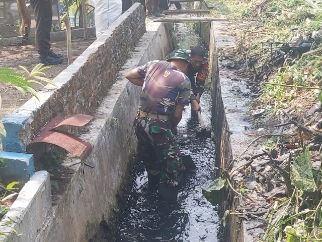 Koramil 08/Pamulang Gelar Karya Bakti Cegah Banjir dan DBD
