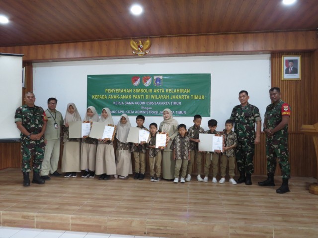 Kodim 0505/JT dan Dukcapil Jakarta Timur Hadirkan Harapan Baru, Anak Yatim Piatu Kini Punya Akta Lahir Resmi