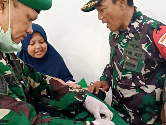 Babinsa Pekojan Dampingi Kegiatan Sunatan Massal, Wujud Kepedulian TNI untuk Warga