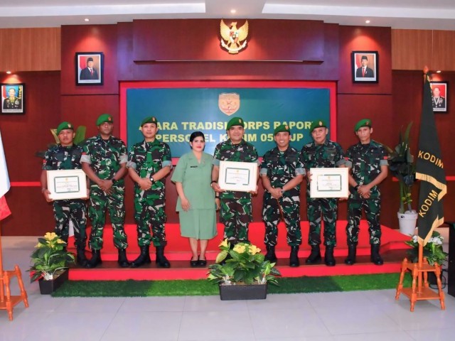 Dandim 0501/JP Pimpim Tradisi Korp Penerimaan Personel Baru dan Pelepasan Personel Pindah Satuan