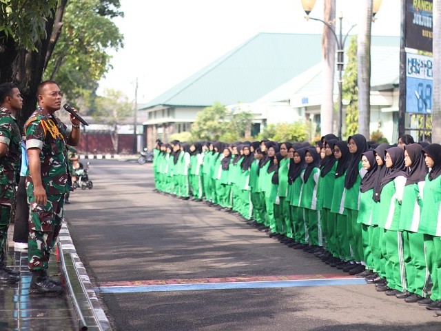 Siswa-Siswi SMKN 8 Jakarta Melaksanakan Kegiatan Pendidikan Karakter di Batalyon Arhanud 6/BAY