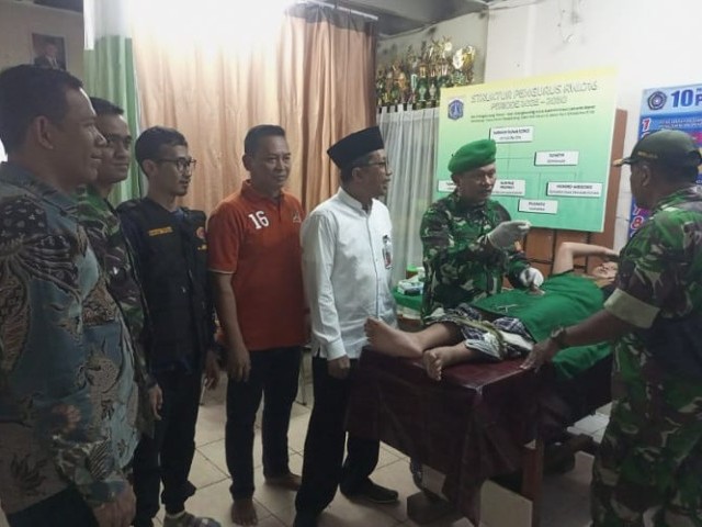 TNI dan RW 016 Cengkareng Timur Adakan Khitan Gratis Jemput Bola untuk Anak Yatim dan Dhuafa