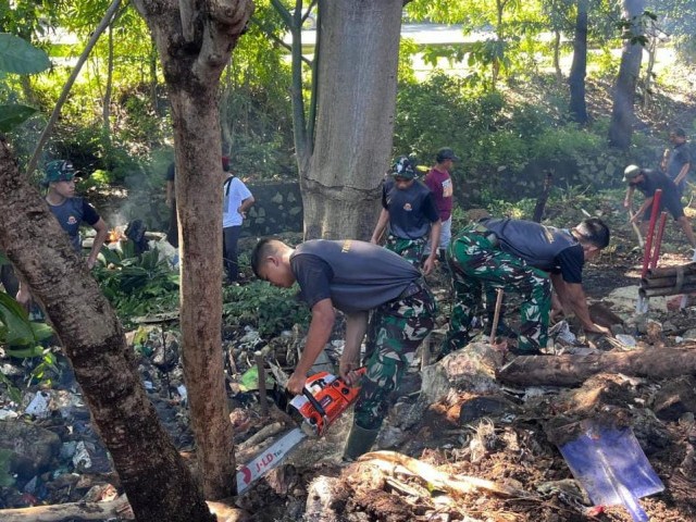 Karya Bakti TNI, Koramil 05/Kramat Jati Bersama Yon Bekang 5/ARY Bangun Kantor Sekretariat RT