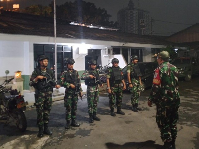 Antisipasi Tawuran Warga, Koramil 02/Matraman Giat Rutin Patroli Malam