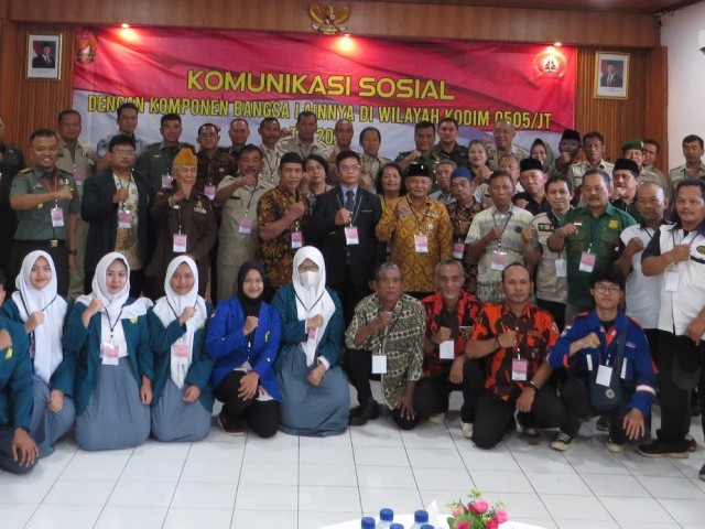 Komsos : Silaturahmi Kebangsaan Antara TNI dan Komponen Bangsa Lainnya.