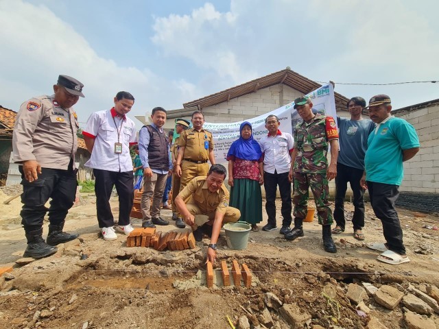 TNI Hadiri Peletakan Batu Pertama Rumah Siap Huni di Sepatan