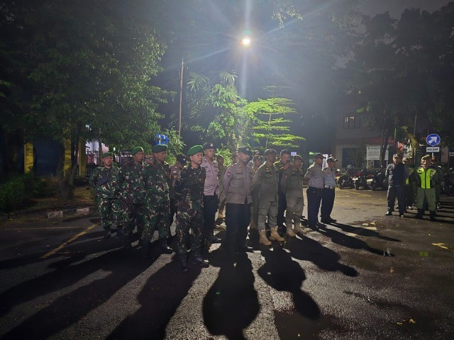 Danramil 01/Kranji Ikuti Apel Gabungan Pemberlakuan Jam Malam Pelajar di Bekasi Selatan